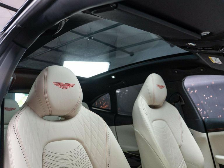 Aston Martin DBX Estate Black #24