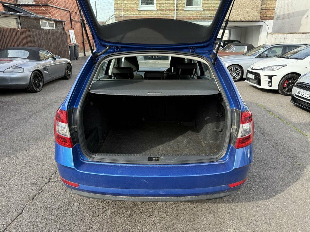 Skoda Octavia 1L Se Technology Blue #5