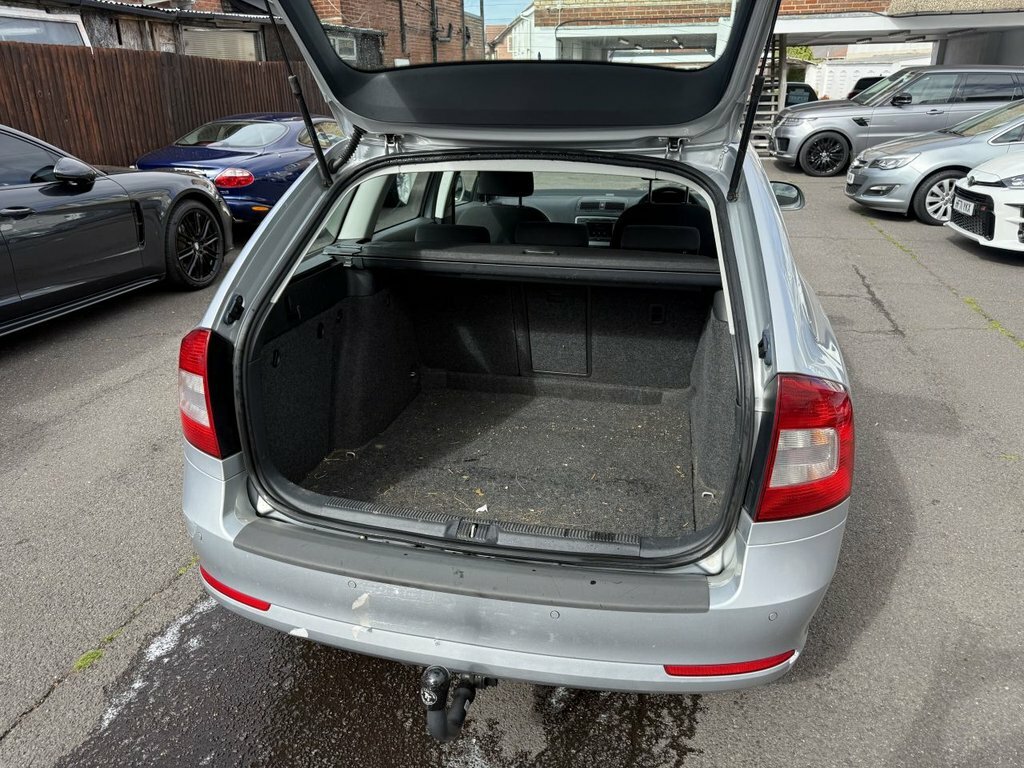Skoda Octavia 1.6 Tdi Elegance Euro 5 Blue #8