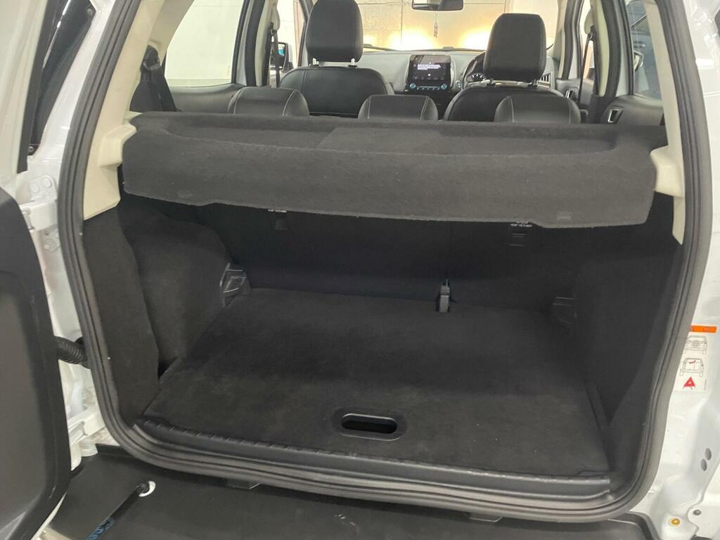 Ford Ecosport White #10