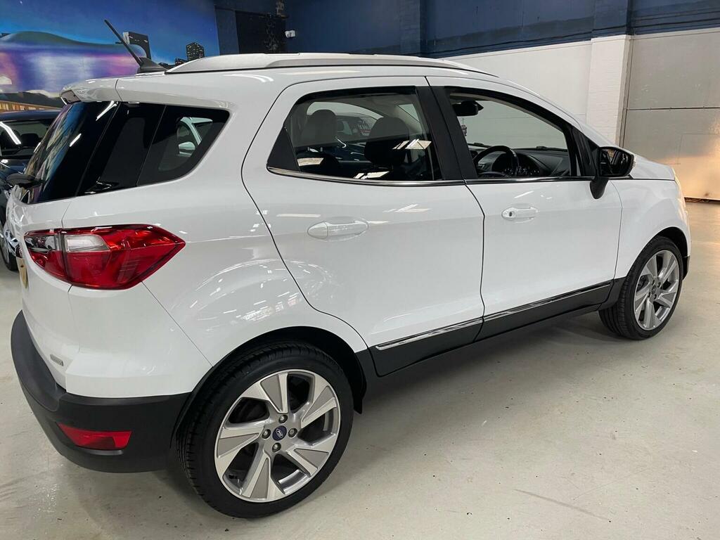 Ford Ecosport White #4