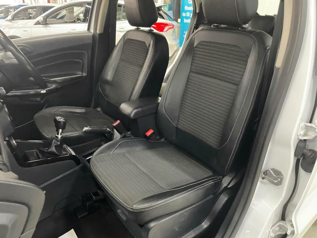 Ford Ecosport White #16