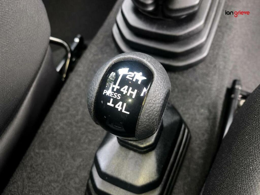Suzuki Jimny Estate White #24