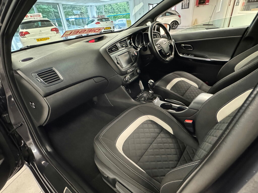 Kia Ceed 1.6 Crdi Isg Gt-line White #20