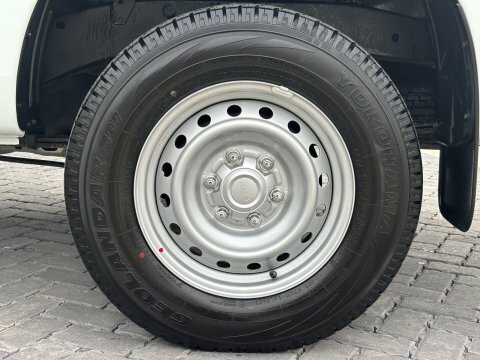 Isuzu D-Max 1.9 V-cross Double Cab 4X4 Black #26
