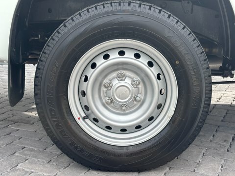Isuzu D-Max 1.9 V-cross Double Cab 4X4 Black #24