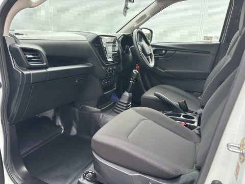 Isuzu D-Max 1.9 V-cross Double Cab 4X4 Black #10