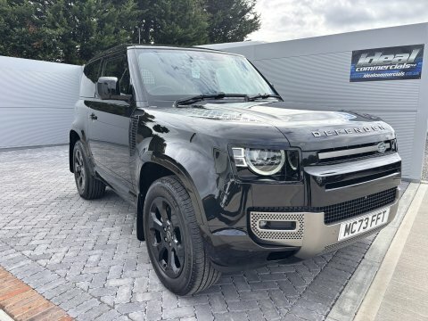 Land Rover Defender 90 D300 Hard Top Black