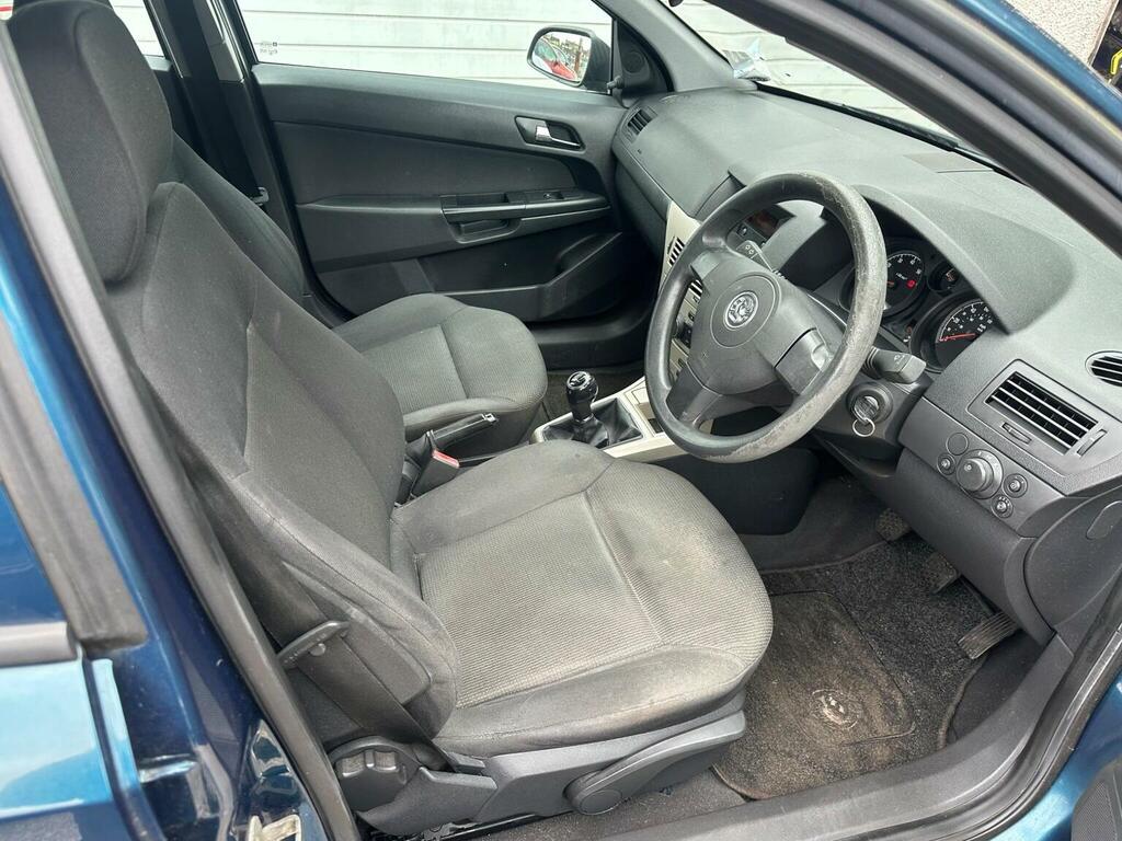 Vauxhall Astra Hatchback Black #4