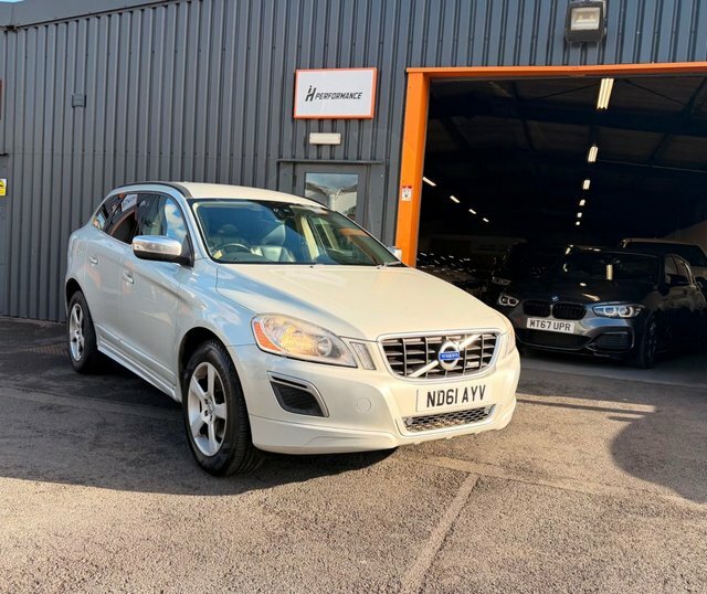 Volvo XC60 2.0 D3drive R-design Suv Euro 5 White #2