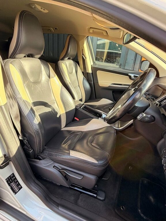 Volvo XC60 2.0 D3drive R-design Suv Euro 5 White
