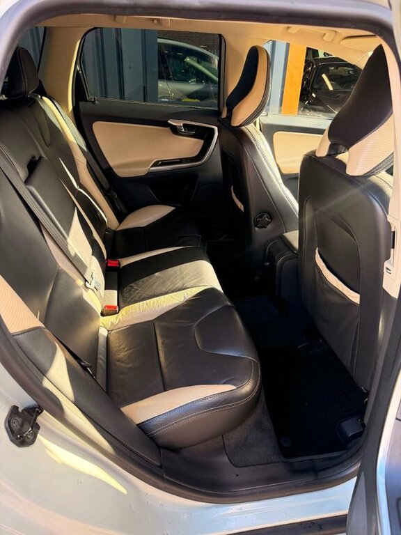 Volvo XC60 2.0 D3drive R-design Suv Euro 5 White #6