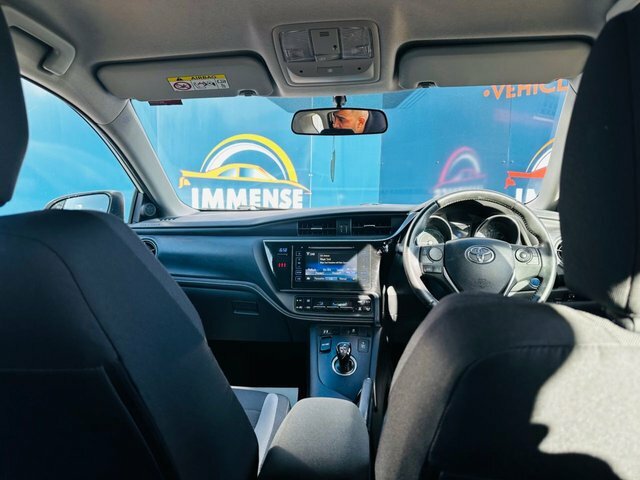 Toyota Auris Vvt-h Design Hatchback Blue #16