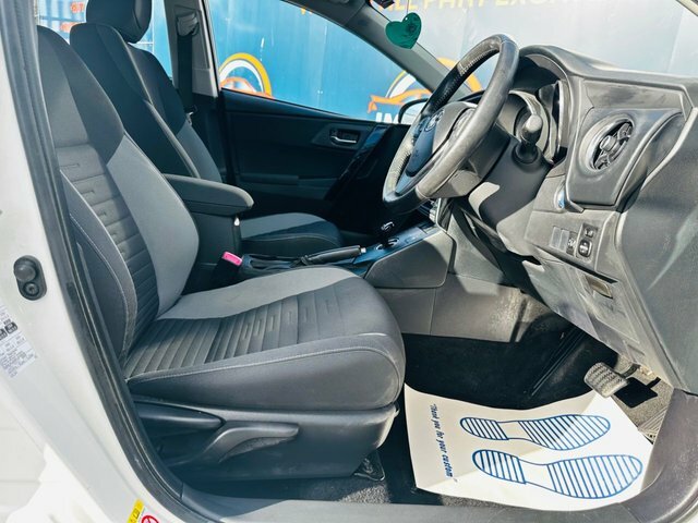 Toyota Auris Vvt-h Design Hatchback Blue #24