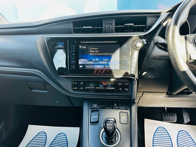 Toyota Auris Vvt-h Design Hatchback Blue #30