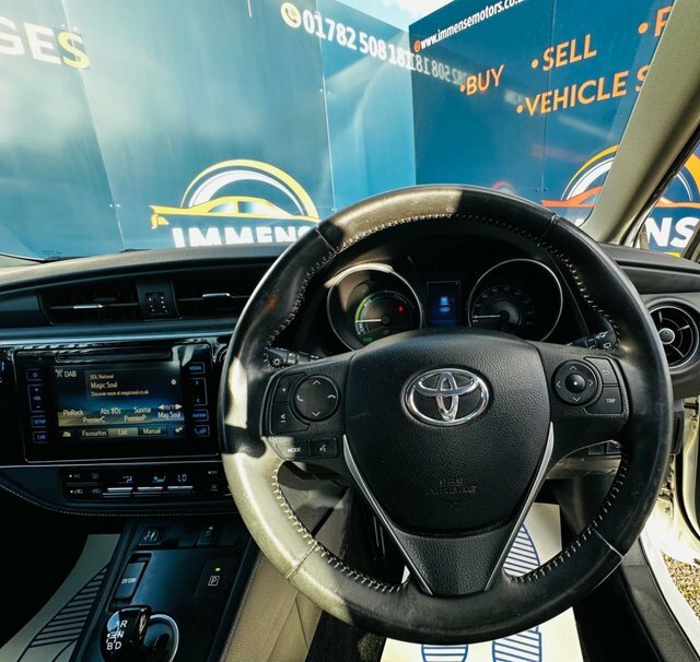 Toyota Auris Vvt-h Design Hatchback Blue #28