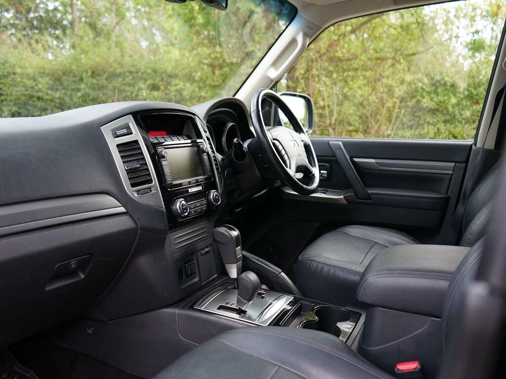 Mitsubishi Shogun 3.2 Di-dc Barbarian Swb 3-Dr Station Wagon  #17
