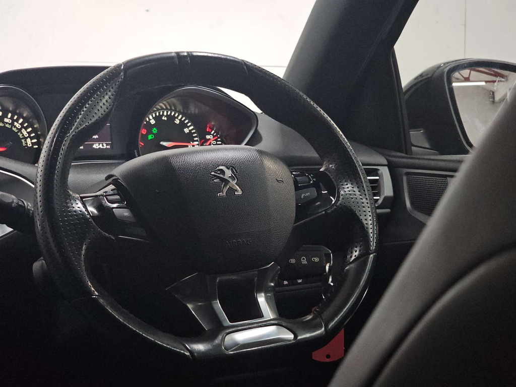 Peugeot 308 1.2 Puretech Active Hatchback Red #24