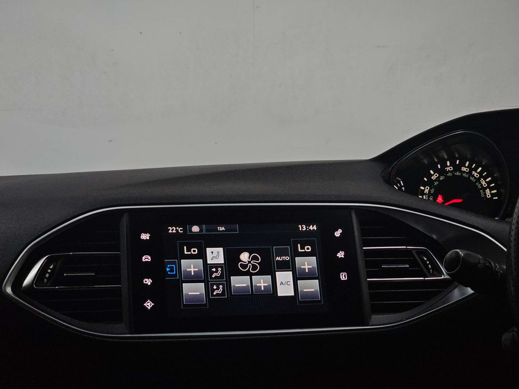 Peugeot 308 1.2 Puretech Active Hatchback Red #30
