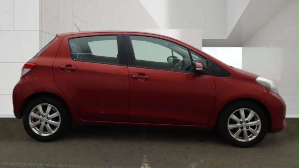 Toyota Yaris Tr Vvt-i Red #5