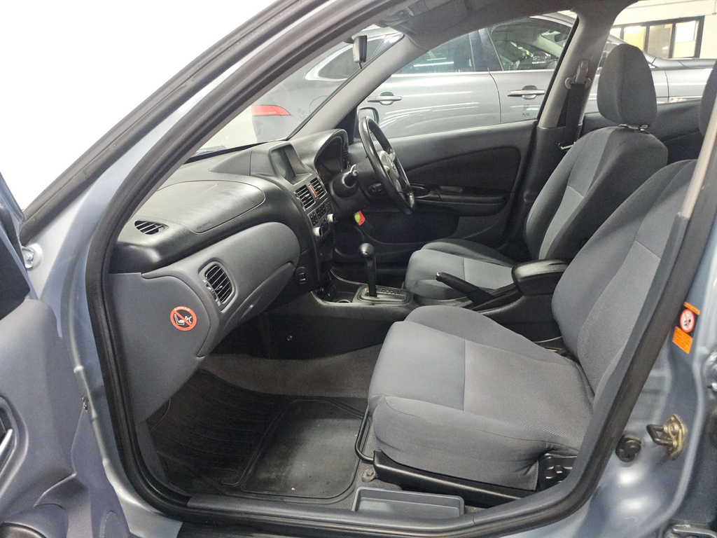 Nissan Almera Hatchback 1.8 Blue #12