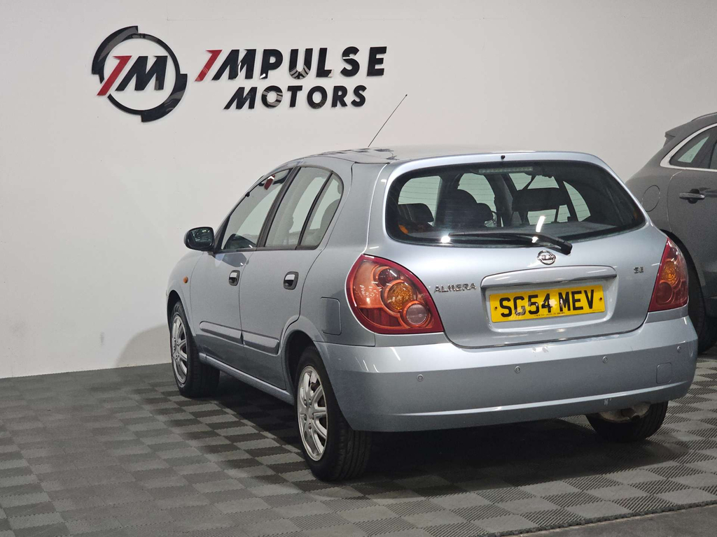 Nissan Almera Hatchback 1.8 Blue #8