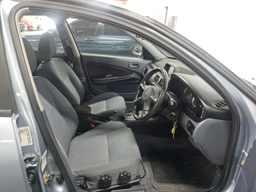 Nissan Almera Hatchback 1.8 Blue #9