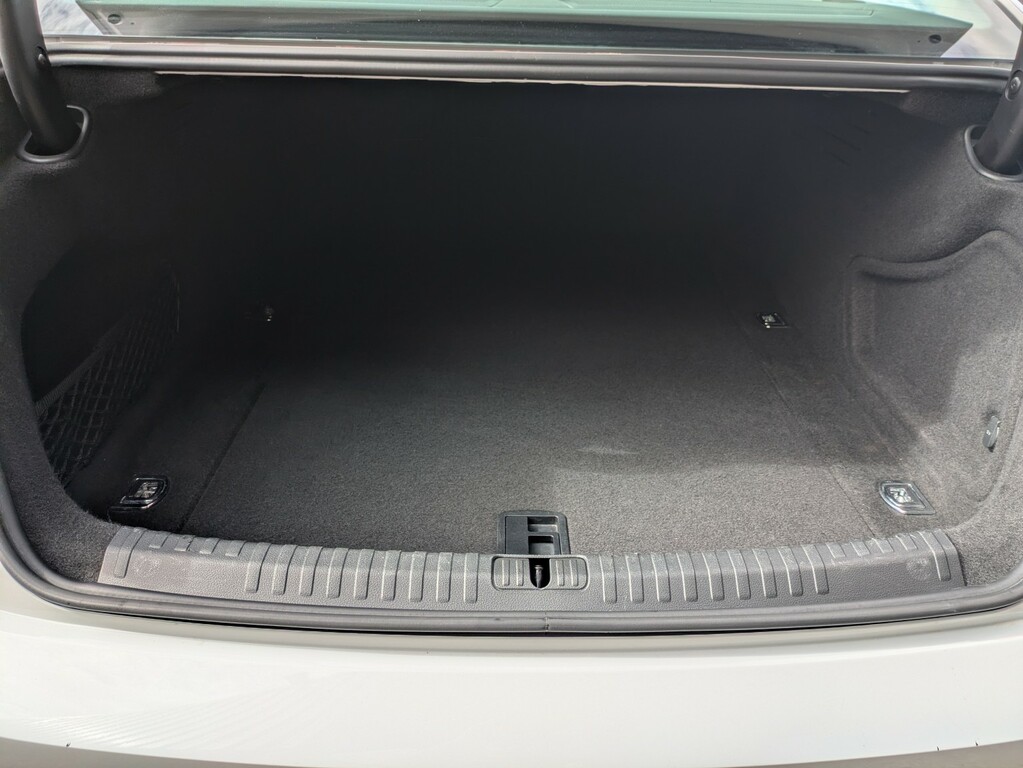 Audi A6 Saloon Se Executive White #17