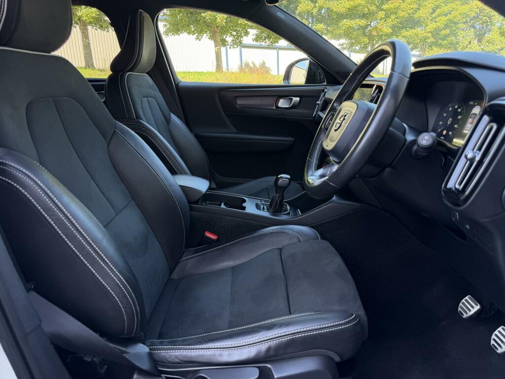 Volvo XC40 R-design White #4