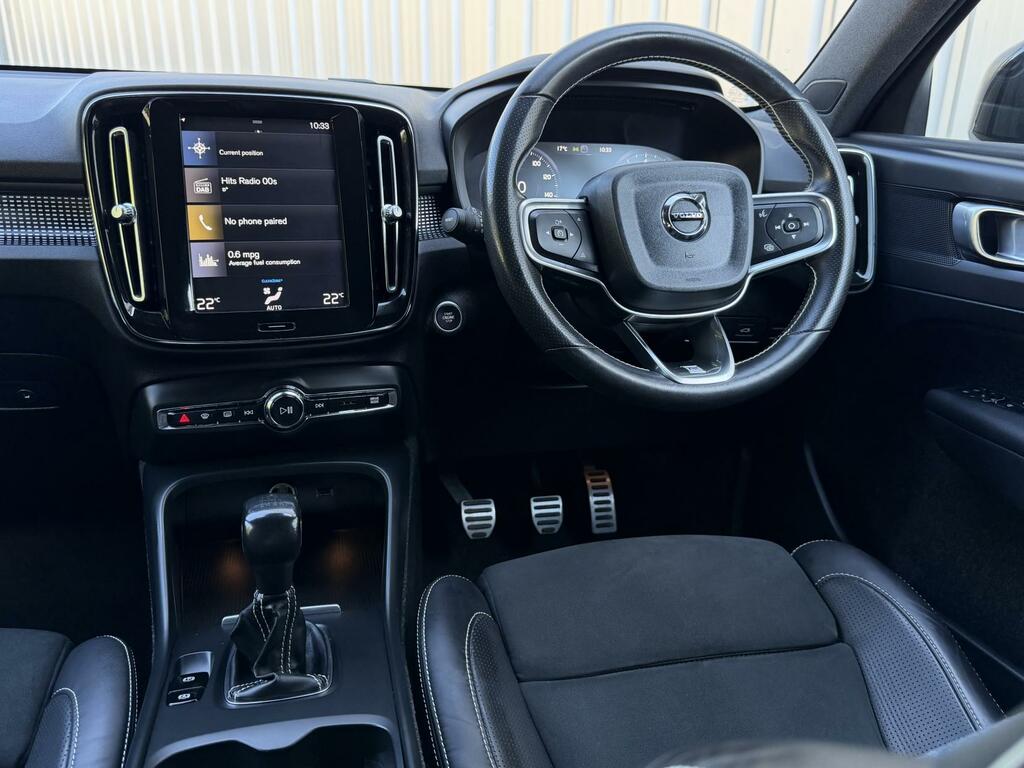 Volvo XC40 R-design White #3