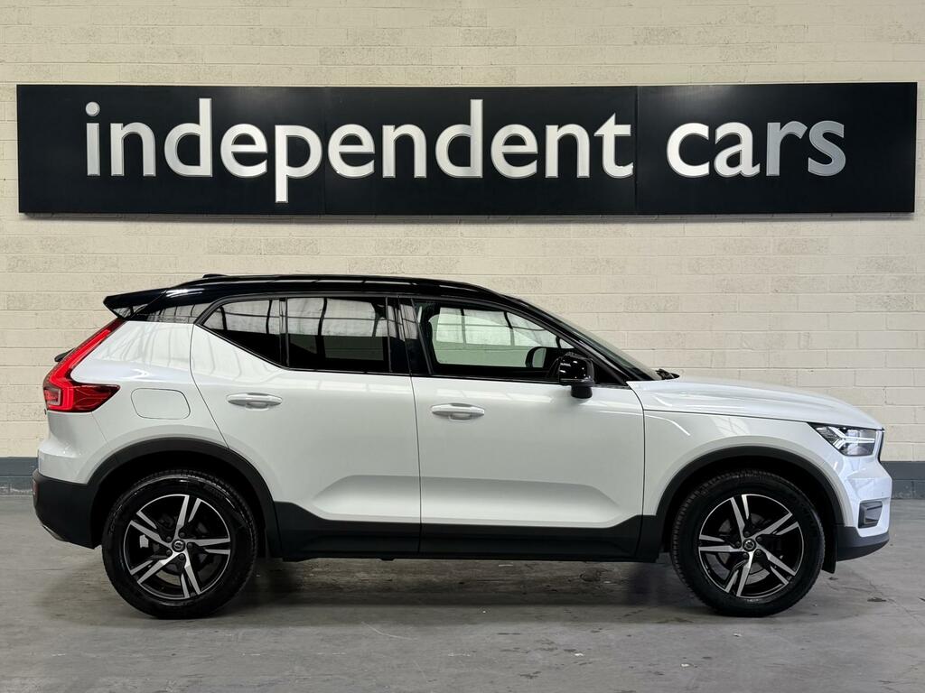 Volvo XC40 R-design White #2