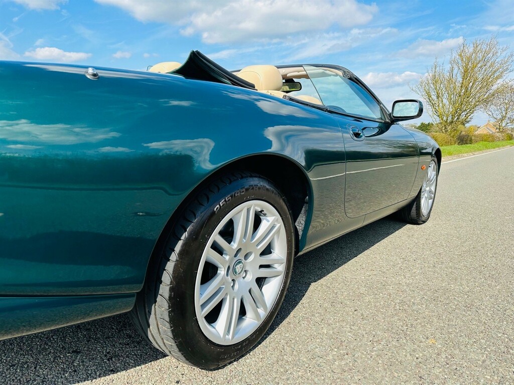 Jaguar XKR Convertible Black #30