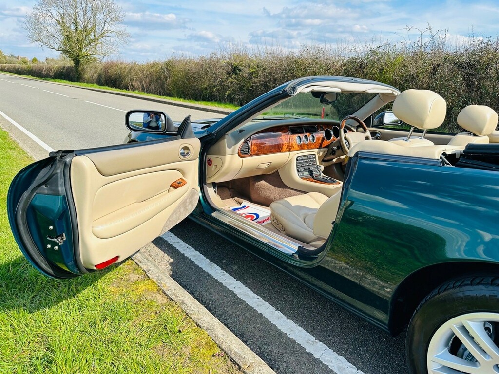 Jaguar XKR Convertible Black #59