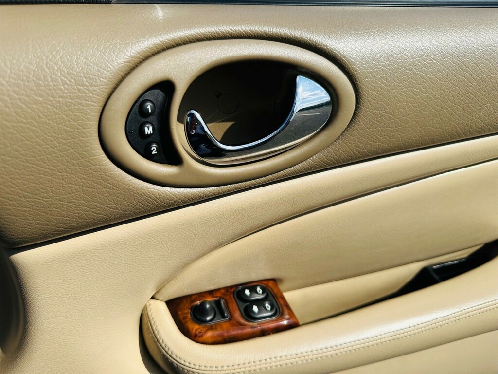 Jaguar XKR Convertible Black #87