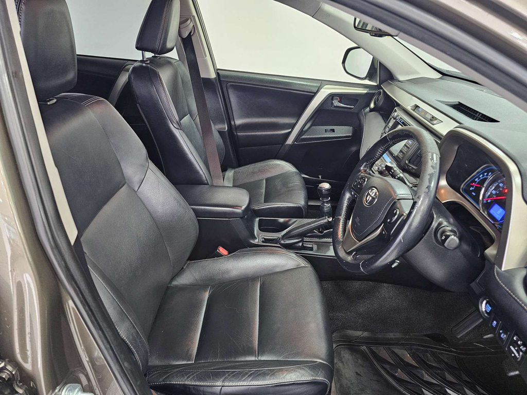 Toyota Rav 4 Invincible D-4d 4X2 #5