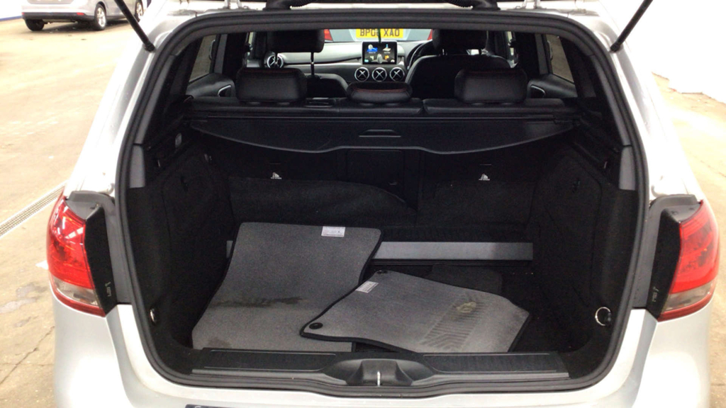 Mercedes-Benz 200 Hatchback Black #13