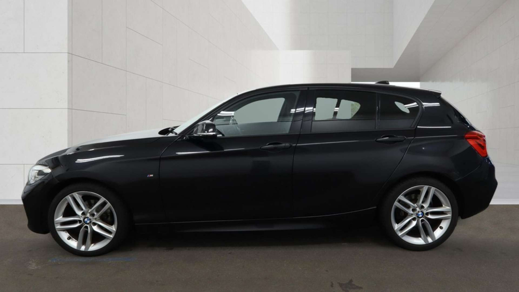 BMW 1 Series Hatchback Black #6