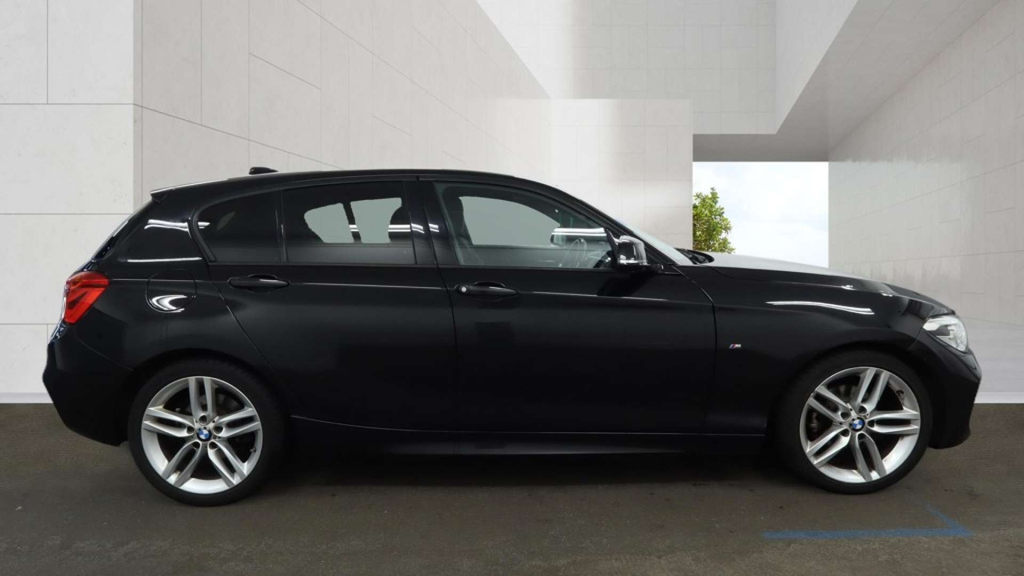 BMW 1 Series Hatchback Black #5
