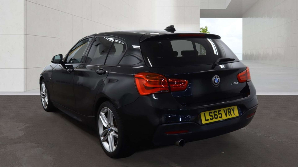 BMW 1 Series Hatchback Black #3