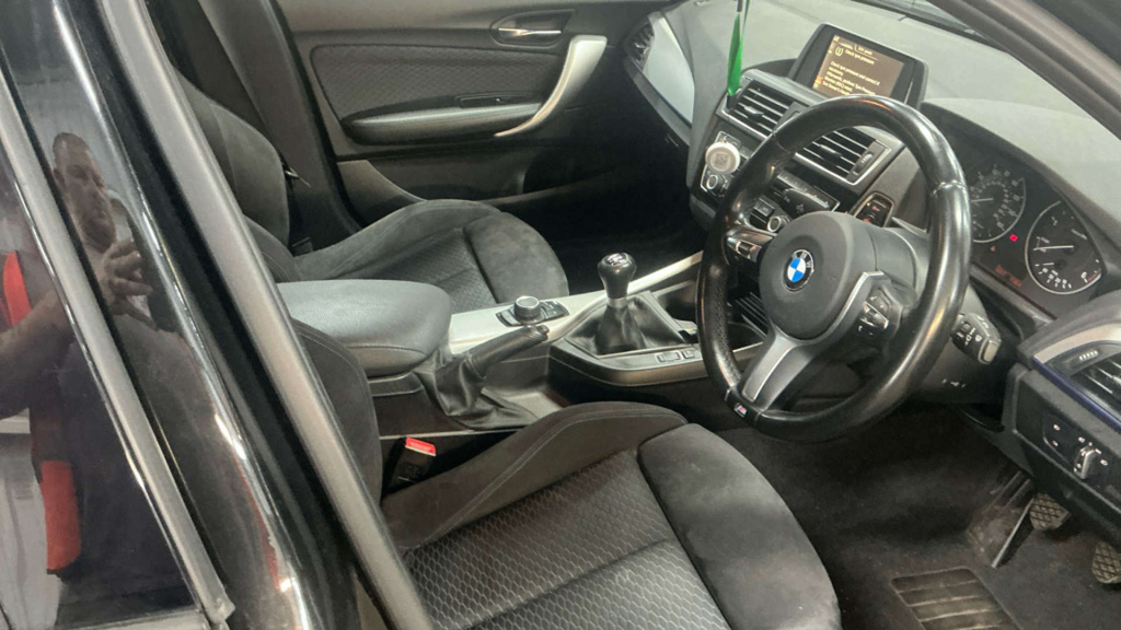 BMW 1 Series Hatchback Black #9