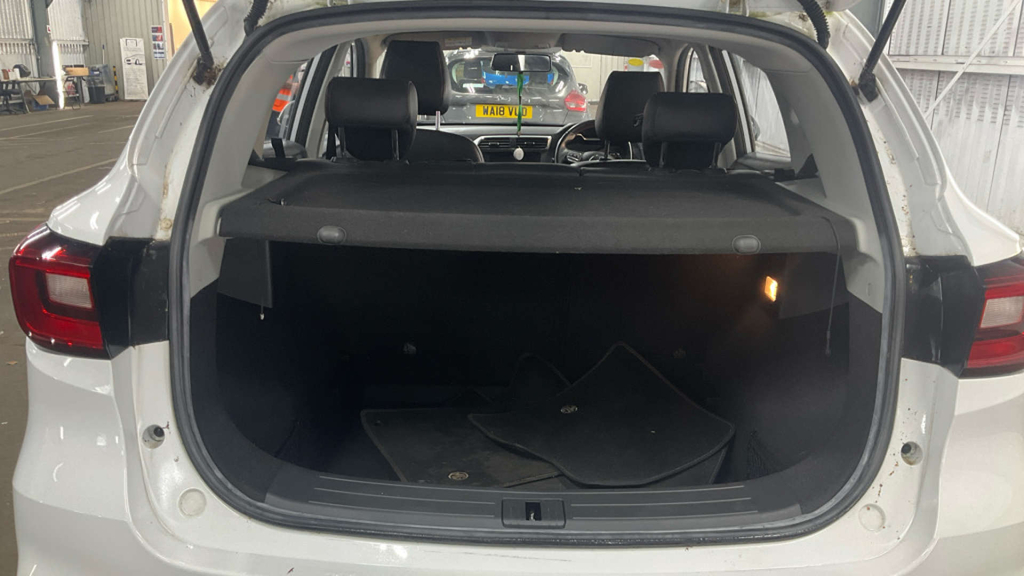 MG ZS 1.5 Exclusive 105 Bhp White #9