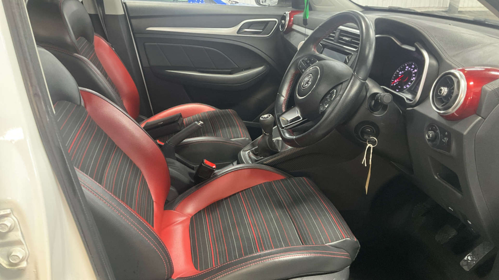 MG ZS 1.5 Exclusive 105 Bhp White #11