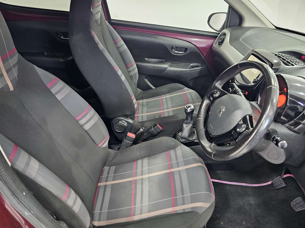 Peugeot 108 Allure #3