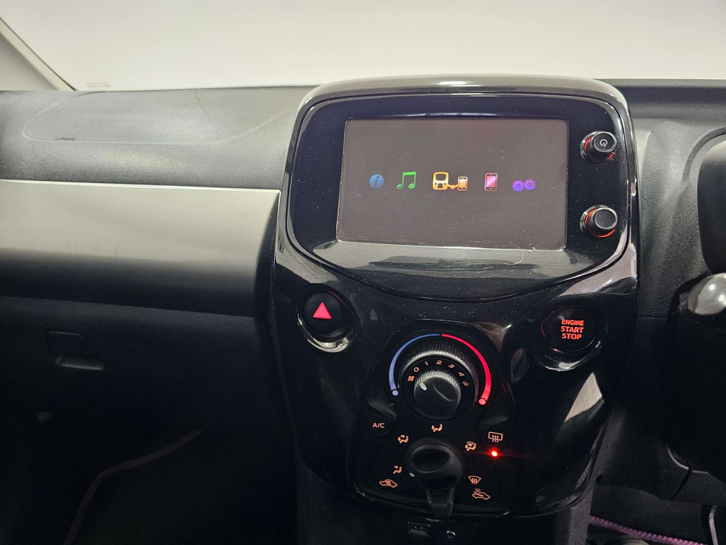 Peugeot 108 1.0 Active 68 Bhp White #27