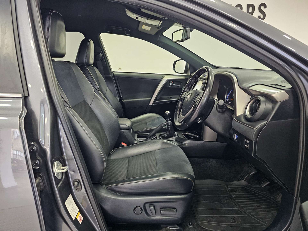 Toyota Rav 4 Icon D-4d 4X2 #3