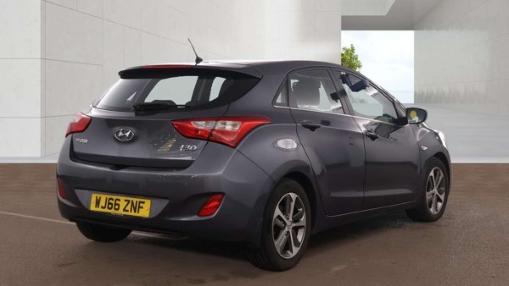 Hyundai I30 Se Blue Drive Crdi Brown #4