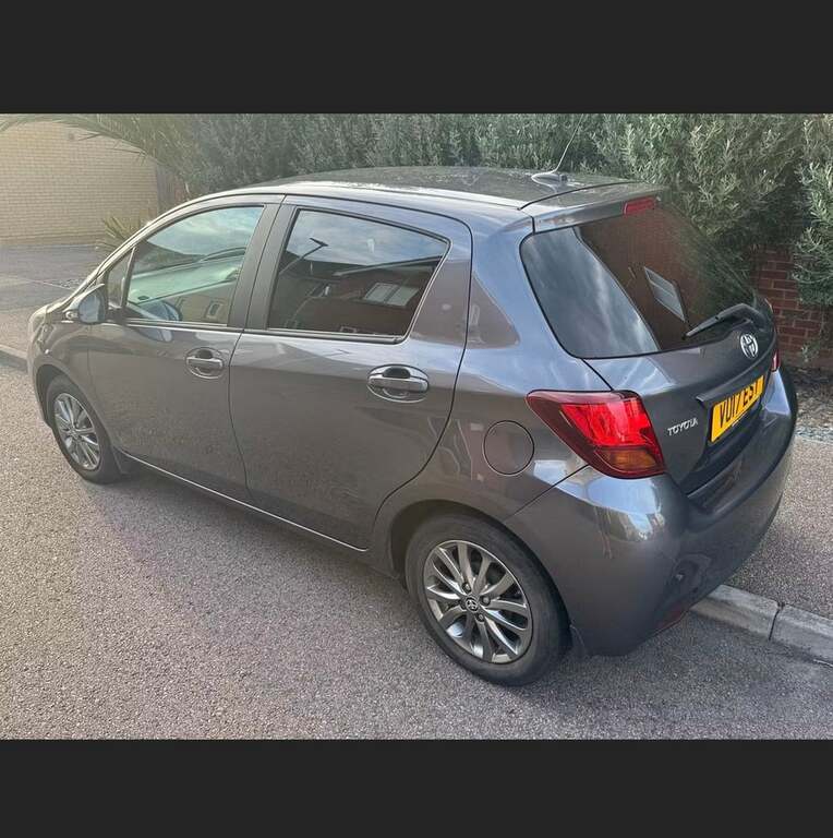 Toyota Yaris 1.33 Dual Vvt-i Icon Hatchback E #4