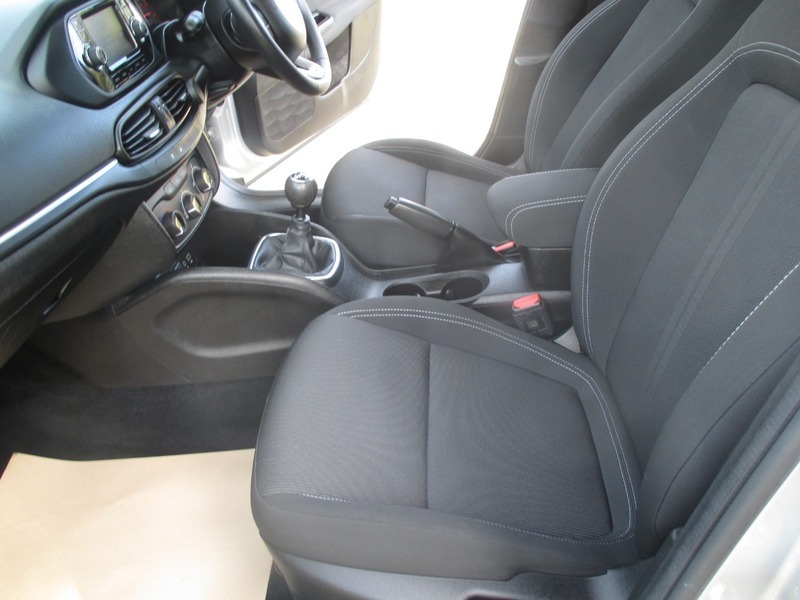Fiat Tipo Easy White #30