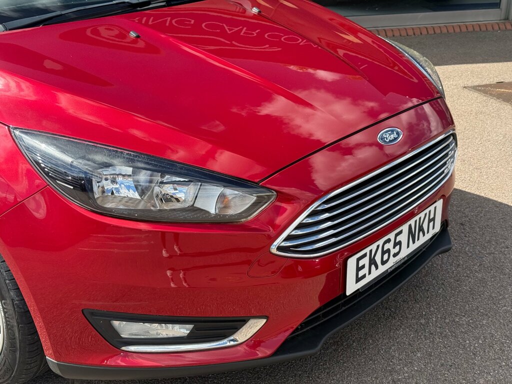 Ford Focus 1.0T Ecoboost Titanium Hatchback EK65NKH Red #4