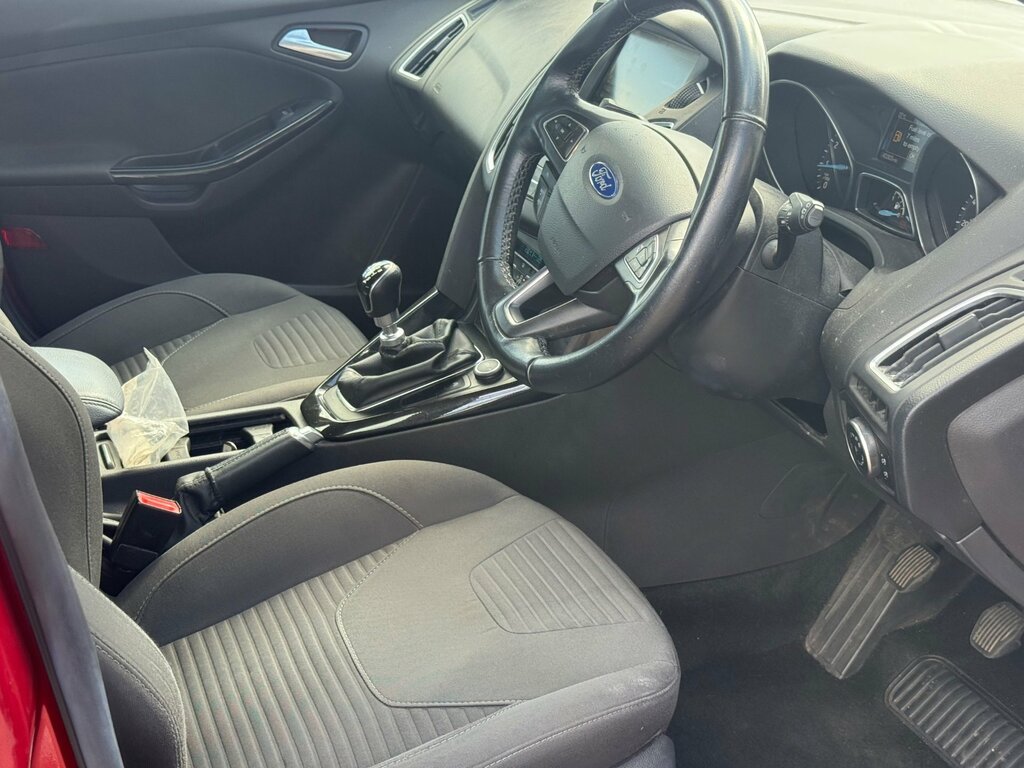 Ford Focus 1.0T Ecoboost Titanium Hatchback EK65NKH Red #6